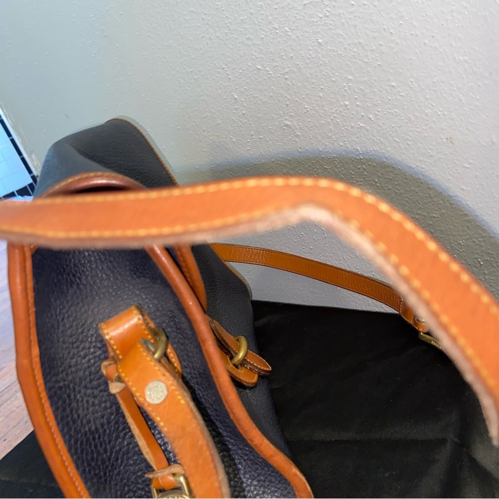 “Essex” Dooney and Bourke vintage black and Tan Leather Crossbody Bag - Picture 7 of 14